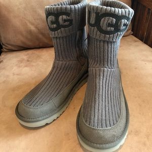 New UGG Gray Classic Knit Boot, Sz 9